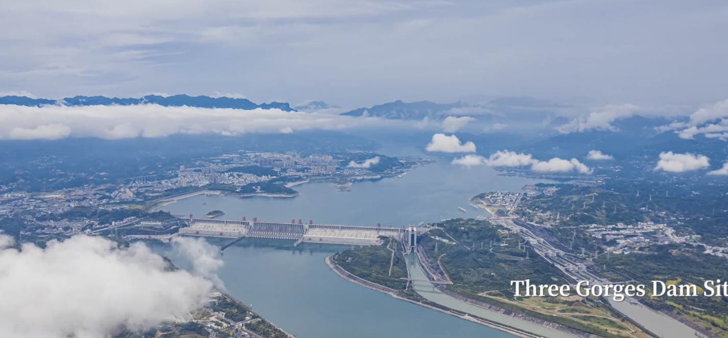 長江三峡クルーズ　三峡ダムの全景
